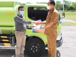 Bank NTT Secara Simbolis Serahkan Bantuan 1 Unit Mobil Tengki Air
