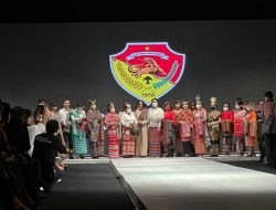 Busana Karya Emas 14 Desainer NTT Membahana di Panggung  Indonesia Fashion Week 2022