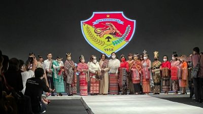 Busana Karya Emas 14 Desainer NTT Membahana di Panggung  Indonesia Fashion Week 2022