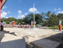 Camat Bikomi Nilulat Pimpin Upacara  Hardiknas di Berbatasan RI-Timor Leste