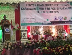 Yohanes Sason Helan Hadir Langsung Serahkan SK di Karyawan Baru Kopdit Swasti Sari Sebanyak 57 Orang