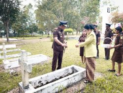 Menyongsong Hari Bhakti Adyaksa ke 62, Kejari TTU Lakukan Ziarah ke TMP