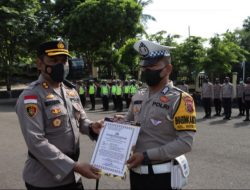 Tidak Tega Melihat Orang Susa, Gajinya Dibagi kepada Mereka