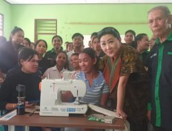 Ketua Dekranasda NTT Lakukan Kunjungan Terhadap Anak Muda Penyandang Disabilitas di SLB