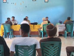 Tim Inspektorat Lakukan Pemeriksaan, Ekspresi Kades Tesabela Jadi Tidak Mood Diwawancara Awak Media