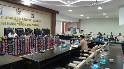 Anggota DPRD  Komisi V NTT Menentang Kebijakan Jam Masuk SMA Pukul 5.30
