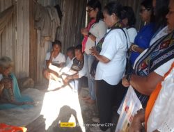 WKRI Paroki St. Antonius Padu Sasi Beri Bantuan Sembako kepada Lansia di Wilayah Paroki