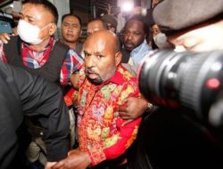 Mantan Gubernur Papua Lukas Enembe Dituntut 10,5 Tahun Penjara dan Denda Miliaran Rupiah oleh KPK