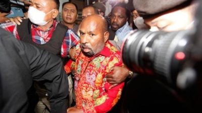 Mantan Gubernur Papua Lukas Enembe Dituntut 10,5 Tahun Penjara dan Denda Miliaran Rupiah oleh KPK