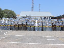 Polres TTS Gelar Latihan Pengendalian Massa (Dalmas) di Lapangan Hitam