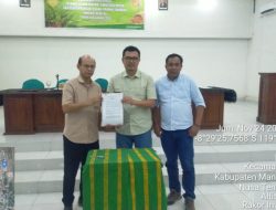 Bunda Julie Bawa Terobosan Besar di Dunia Pertanian Kedelai NTT