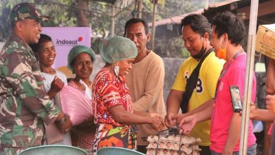 Indosat Ooredoo Salurkan Bantuan Paket Sembako untuk Korban Erupsi Gunung Lewotobi