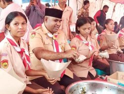 Ketua Gerakan Pramuka  Flores Timur, Agus Boli, Kirim Pasukan Rutin Bantu Dapur Pengungsi di Posko