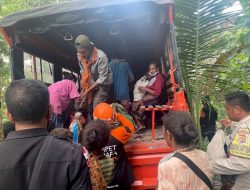 Brimob Polda NTT, Ditpolairud, dan Basarnas Bersatu Tangani Korban Erupsi Gunung Lewotobi