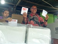 Yohanes Sason Helan Gunakan Hak Pilih di TPS 07 Oesapa Barat