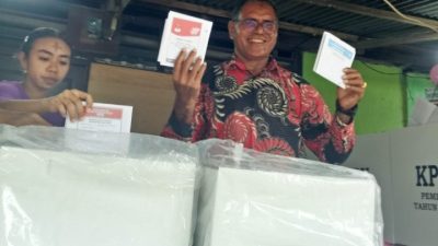 Yohanes Sason Helan Gunakan Hak Pilih di TPS 07 Oesapa Barat