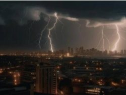 Daftar Potensi Hujan Lebat, Kilat/Petir dan Angin Kencang hingga Pagi Hari
