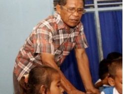 Yoseph Blikololong, Pemulung yang Berjuang untuk Pendidikan Anak Miskin, Calonkan Diri sebagai Bupati Lembata