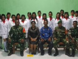 Pengukuhan Paskibraka Kecamatan Insana Barat oleh Plt. Camat Wati Tuames