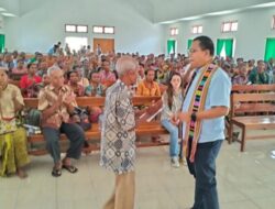 Terbaik!! Ratusan Warga Desa Oeleu – TTS Antusias Sambut Kedatangan Melki Laka Lena 