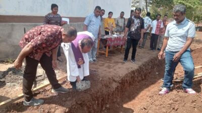 Peletakan Batu Pertama di SMAK Santa Maria Immaculata Adonara