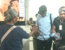 Aksi Sederhana dalam Perjalanan Kampanye Johni Asadoma di Atas Kapal Laut Menuju Rote Ndao 