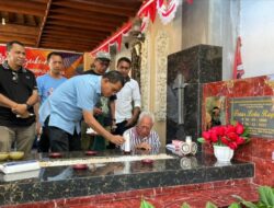 Calon Gubernur NTT Melki Laka Lena Nyekar di Makam Frans Lebu Raya, Didampingi Partai Koalisi