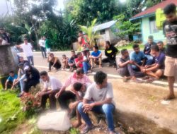 Warga Woloklibang dan Ilepati Akui Manfaat Aspal Hotmix