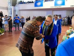 Melki Laka Lena, Sosok Pemimpin yang Menyapa dengan Hati